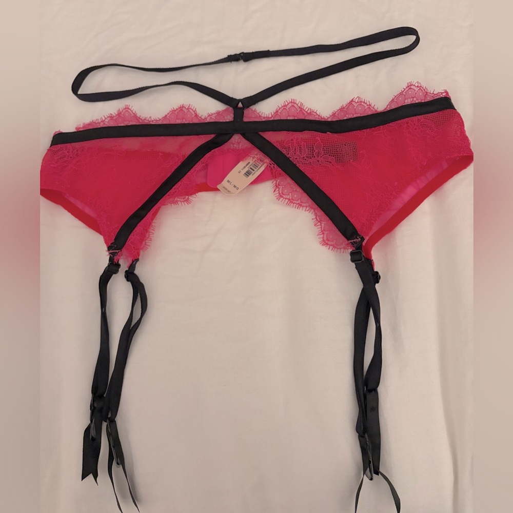Victoria’s Secret Lace Garter Belt in Red and Black